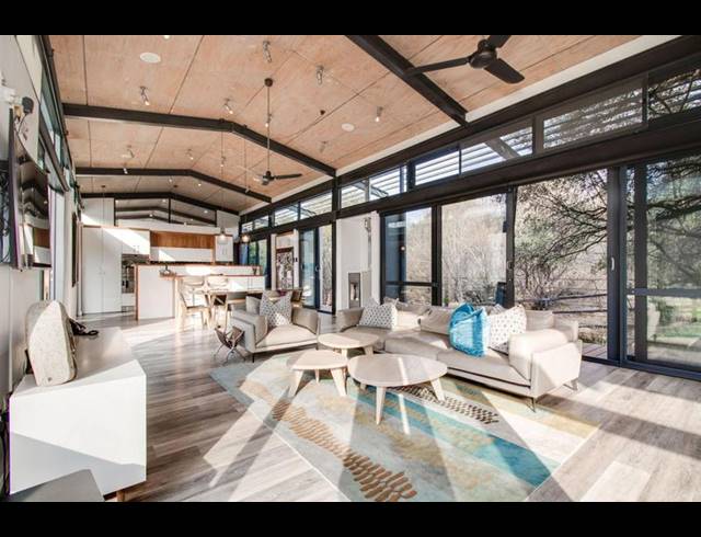 5 BEDROOM HOUSE FOR SALE IN HELDERFONTEIN ESTATE